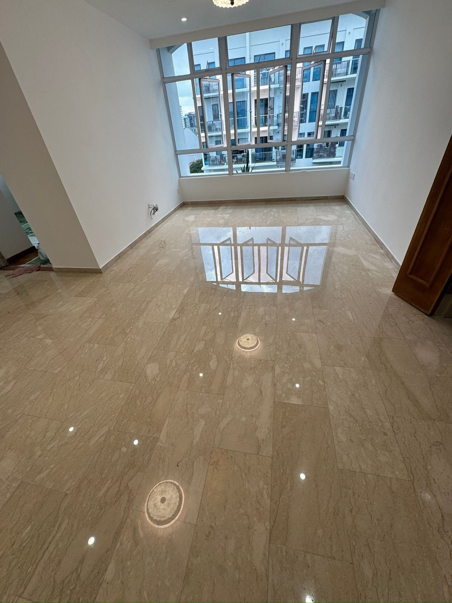 Living room with a reflective polished tile floor